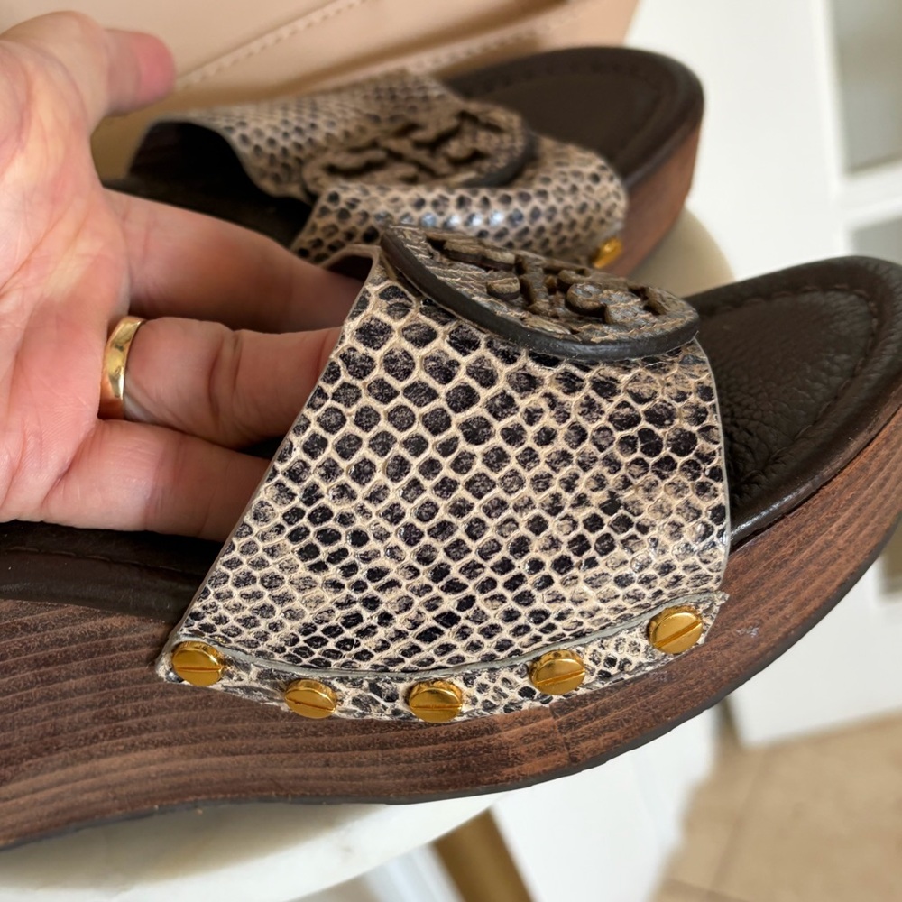 Tory Burch Sandal’s NWOT platform slides women’s 7 1/2 M Snakeskin Leather - Picture 2 of 6